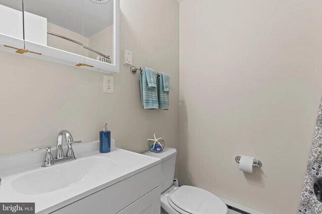 Building Photo - 121 Carnival Dr