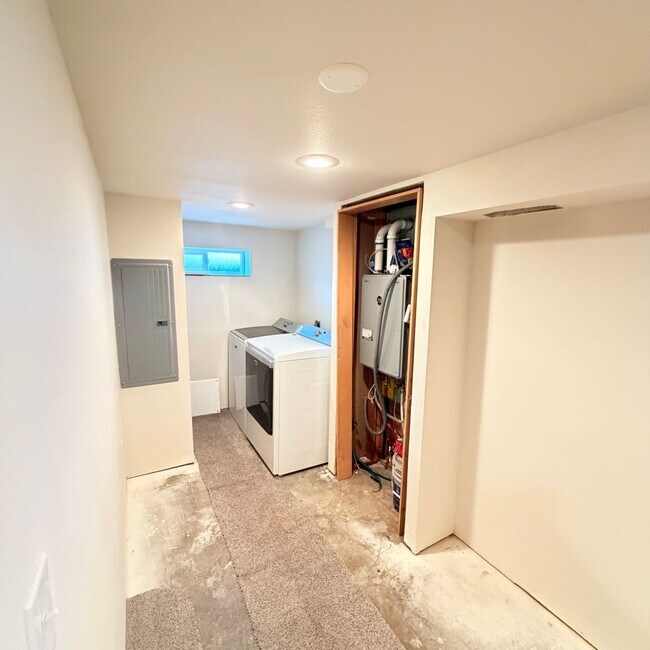 Building Photo - 3025 E 15th Ave