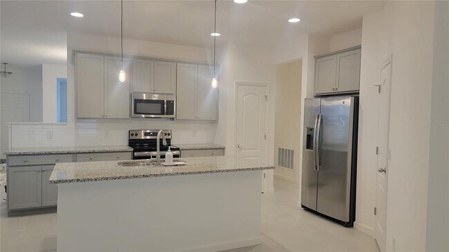 Building Photo - 3283 Stratton Cir