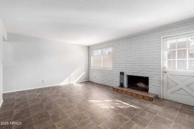 Building Photo - 3031 S Rural Rd