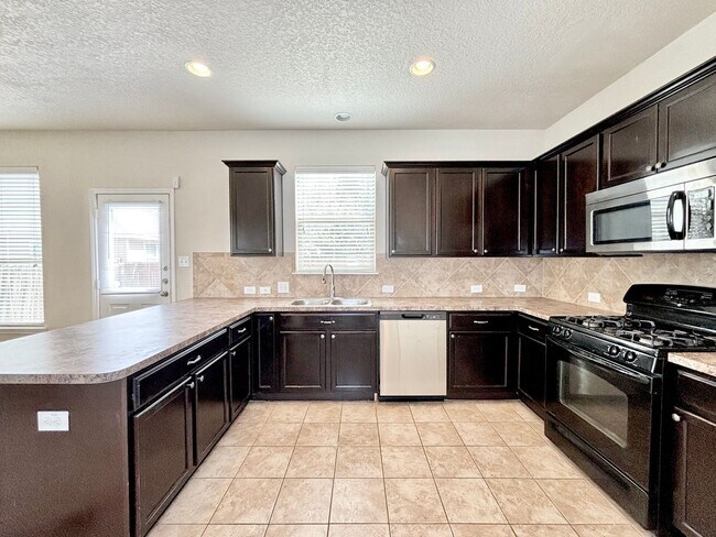 Building Photo - 3314 Candleside Dr