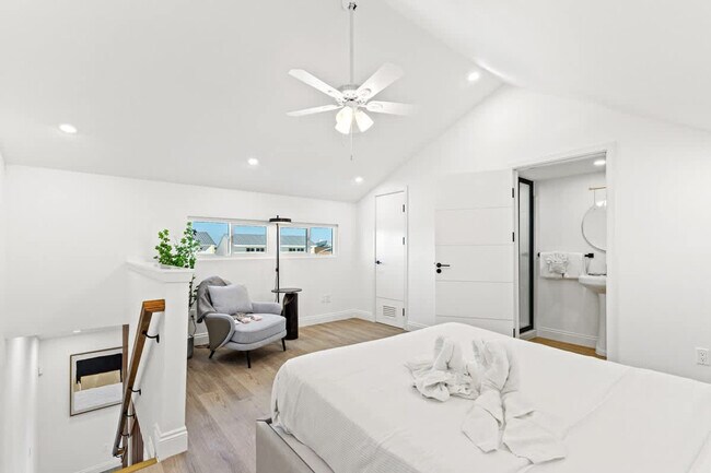 Building Photo - 8115 Thomas Dr