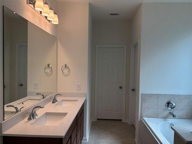 Building Photo - 4821 Vida Vis Dr