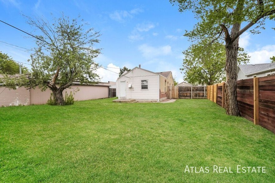 Building Photo - 1044 S Quitman St