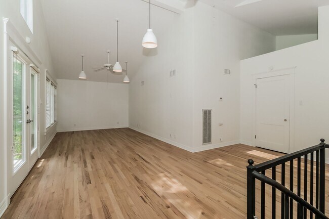 Building Photo - Amazing opportunity in the heart of Centra...