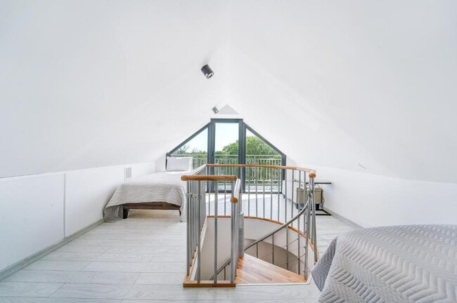 Building Photo - 1409 E M. Franklin Ave