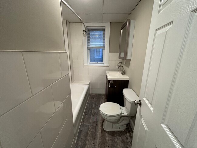 Building Photo - 213 Golden Hill St