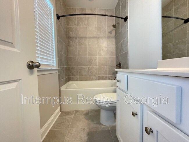 Building Photo - 970 Shelnutt Dr