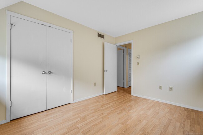 Building Photo - 101 Mallard Dr