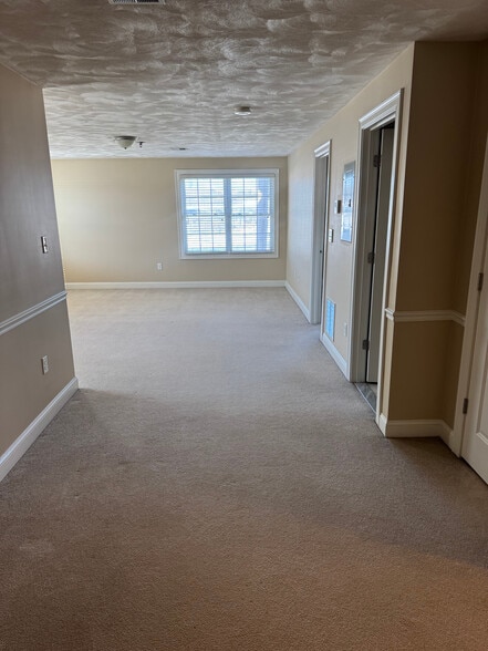 Building Photo - 1 Church St