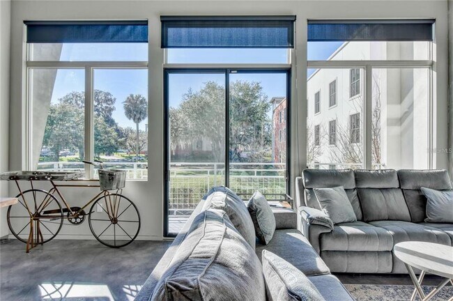 Building Photo - 302 SE Broadway St