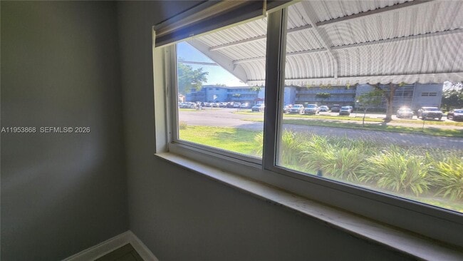 Building Photo - 981 Hillcrest Ct