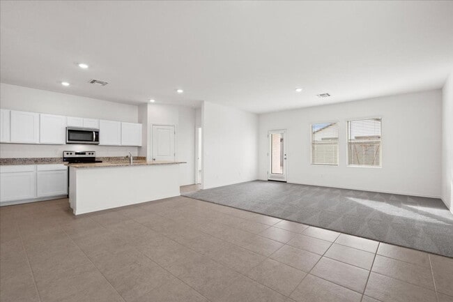 Building Photo - Beautiful 4 Bedroom Just off the 202!