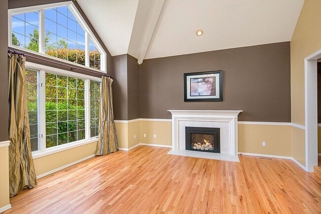 Building Photo - 4bd/2.5ba Newcastle Home