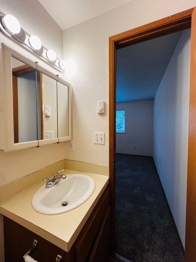 Building Photo - d1106