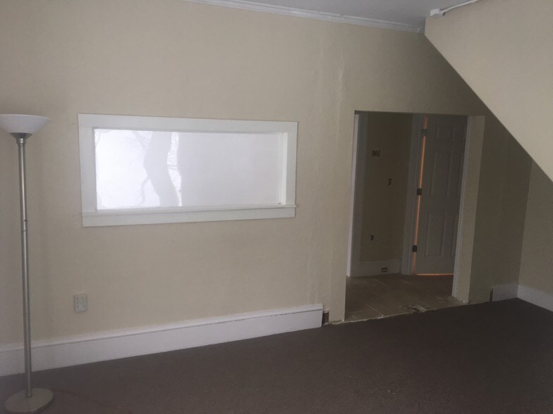 Building Photo - 15 Montvale Rd