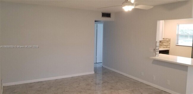 Building Photo - 564 Fanshaw N