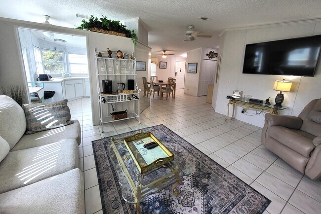 Building Photo - 8403 Delphinium Ct