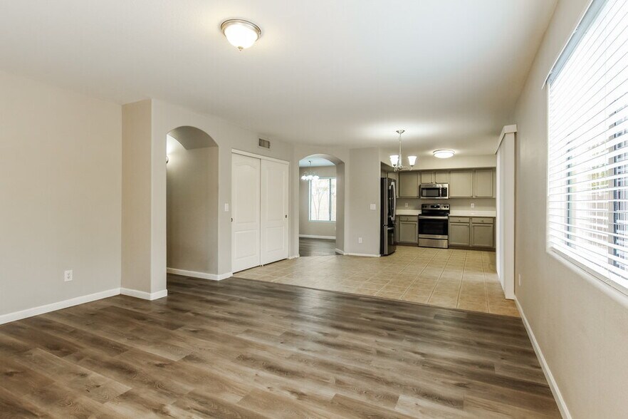 Building Photo - 2348 W White Feather Ln