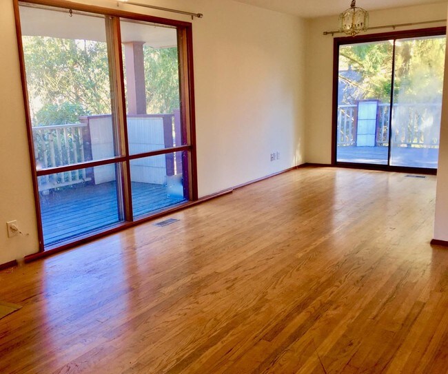 Building Photo - 4751 SW 53rd Ave