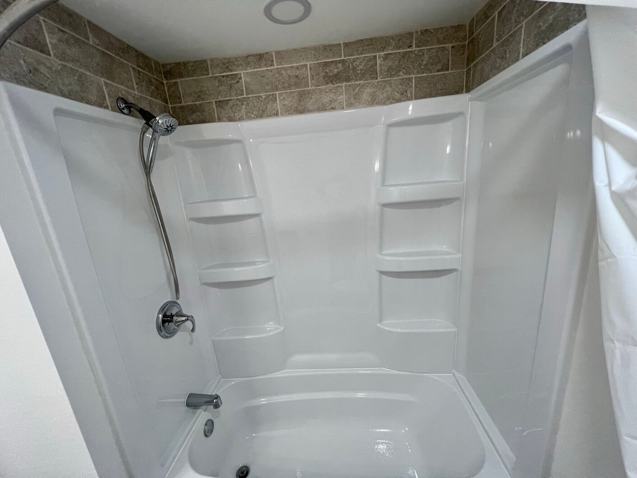 New Tub/Shower - W4493 Spruce Dr