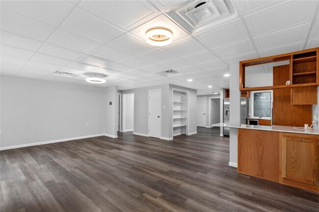 Building Photo - 2101 Mimosa Dr