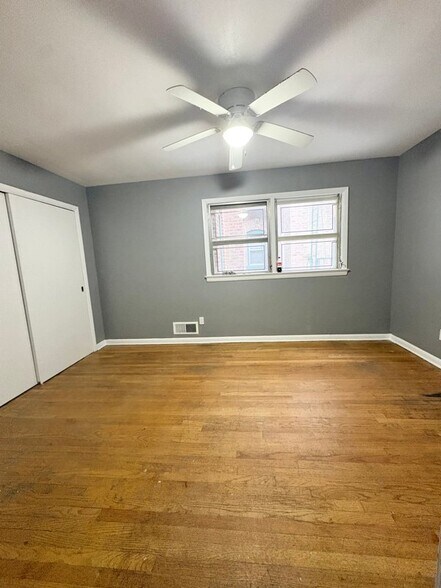 Building Photo - 861 Avenue C