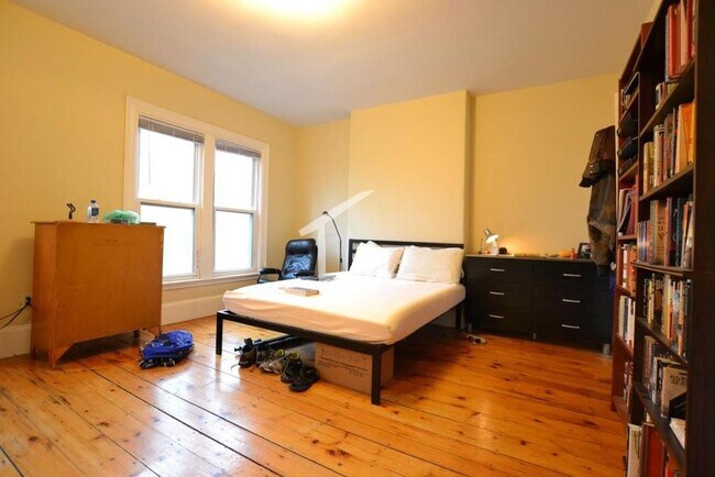Building Photo - 10 Woodmont St
