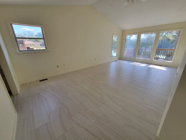 Building Photo - Cypress Lake S/D home in Lake Park