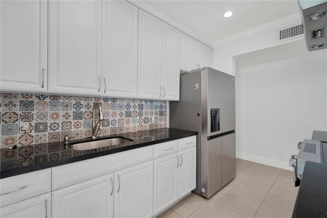 Building Photo - 5901 SW 45th St