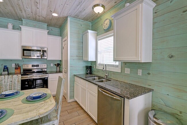 Building Photo - 1617 S Station St