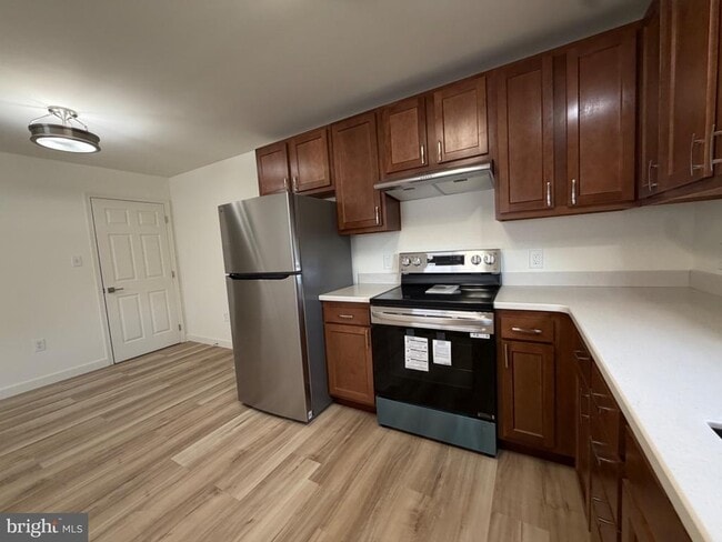 Building Photo - 70 Sequoia Dr