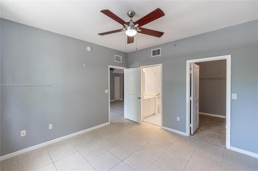 Building Photo - 6020 W Sample Rd