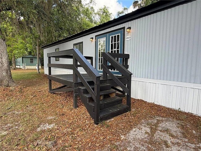 Building Photo - Fully renovated 2 bed/1 bath. No water/sewer bill!