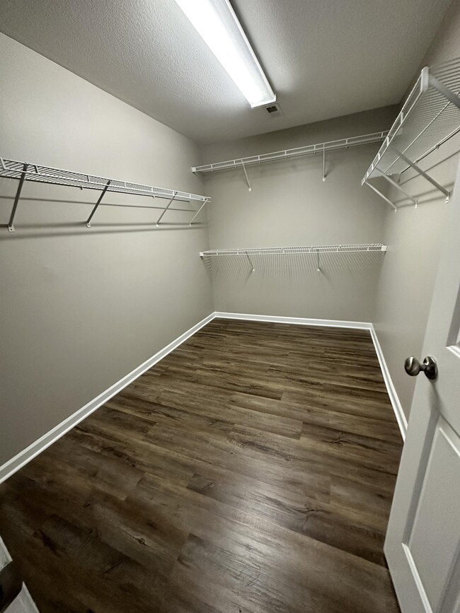 Building Photo - 2517 Tyvola Ct