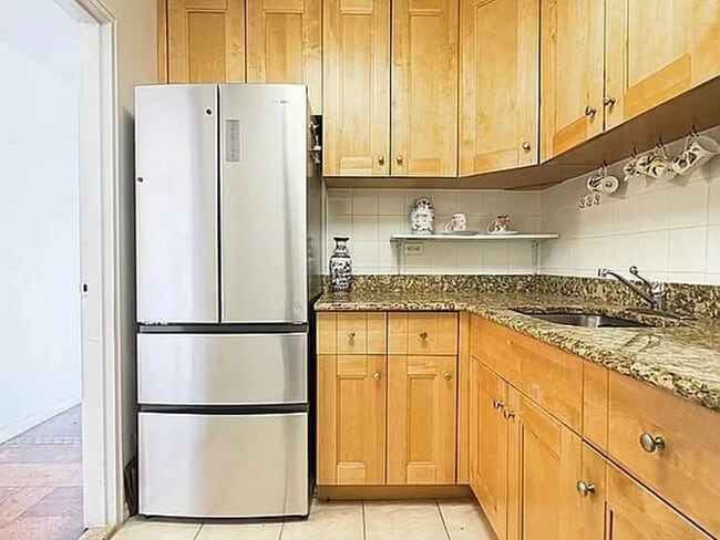 Building Photo - 86-15 Broadway