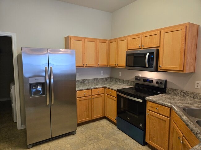 Building Photo - 6562 Tampa Dr
