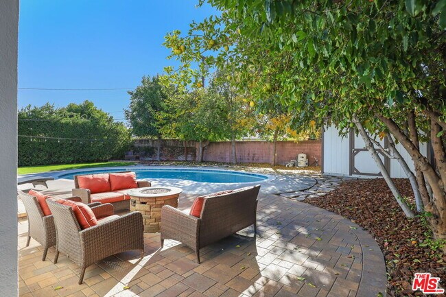 Building Photo - 5733 Radford Ave