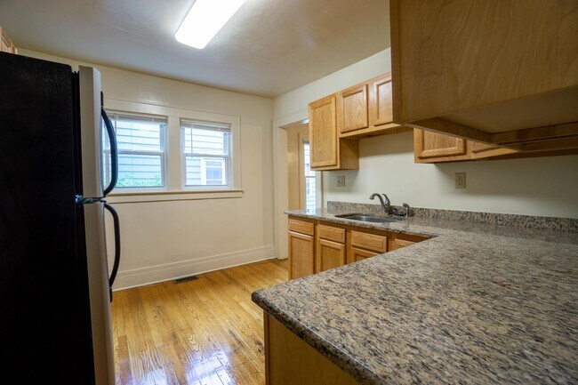 Building Photo - 231 Fellows Ave