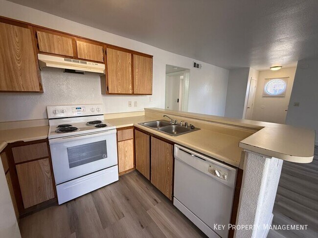 Building Photo - 2980 Juniper Hills Blvd