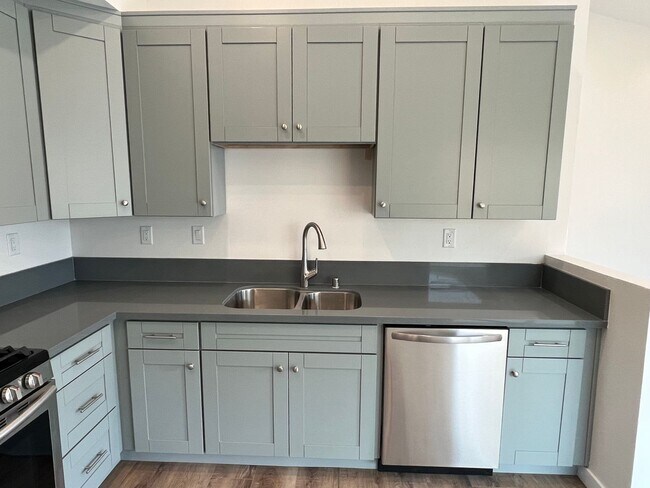 Building Photo - West 10th Escondido Triplex