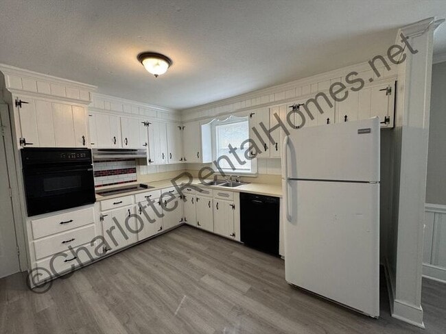 Building Photo - 3 Bedroom 1.5 bath home in Mathews!