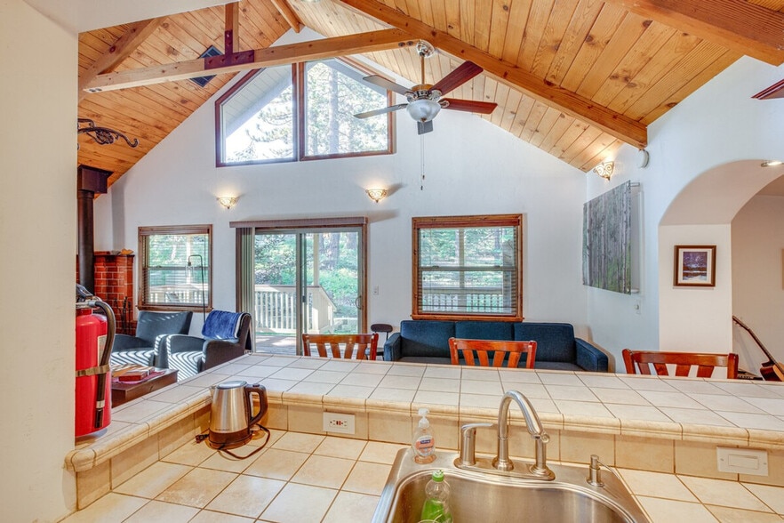 Building Photo - 932 Kiowa Dr