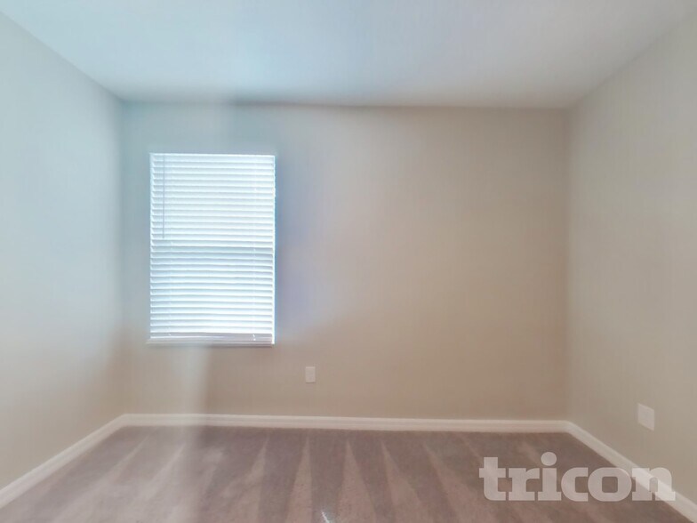 Building Photo - 12930 Oak Hill Way