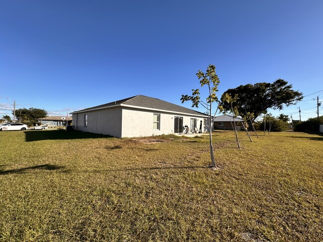 Building Photo - 3604 SW 7th Pl