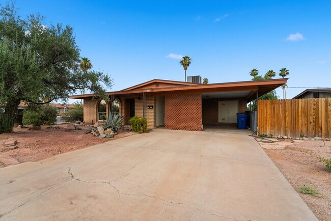 Building Photo - 1107 N July Cir