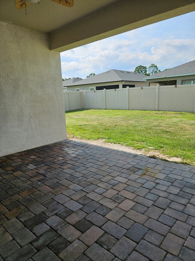 Building Photo - 4 Bedroom 2 bath beautiful spacious home i...