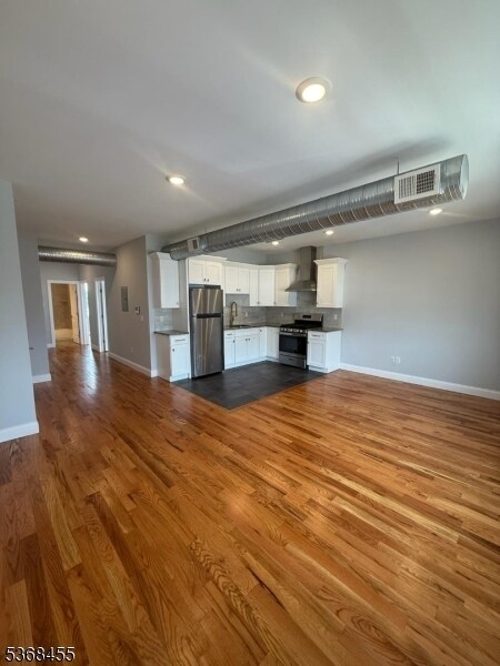 Building Photo - 285 E 17th St