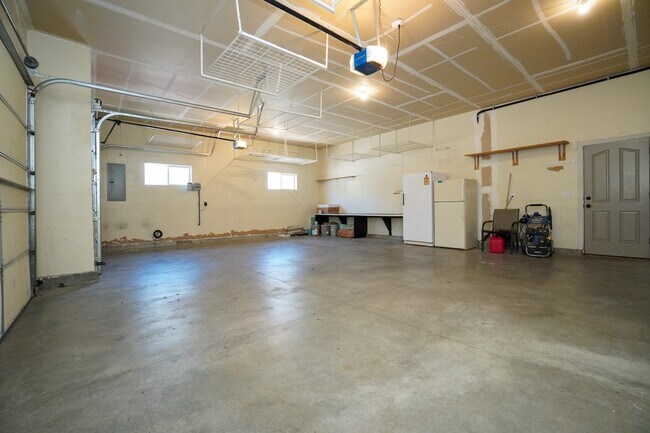 Building Photo - 2511 W Teano Dr