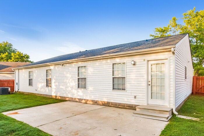 Building Photo - 5891 Culloden Ct